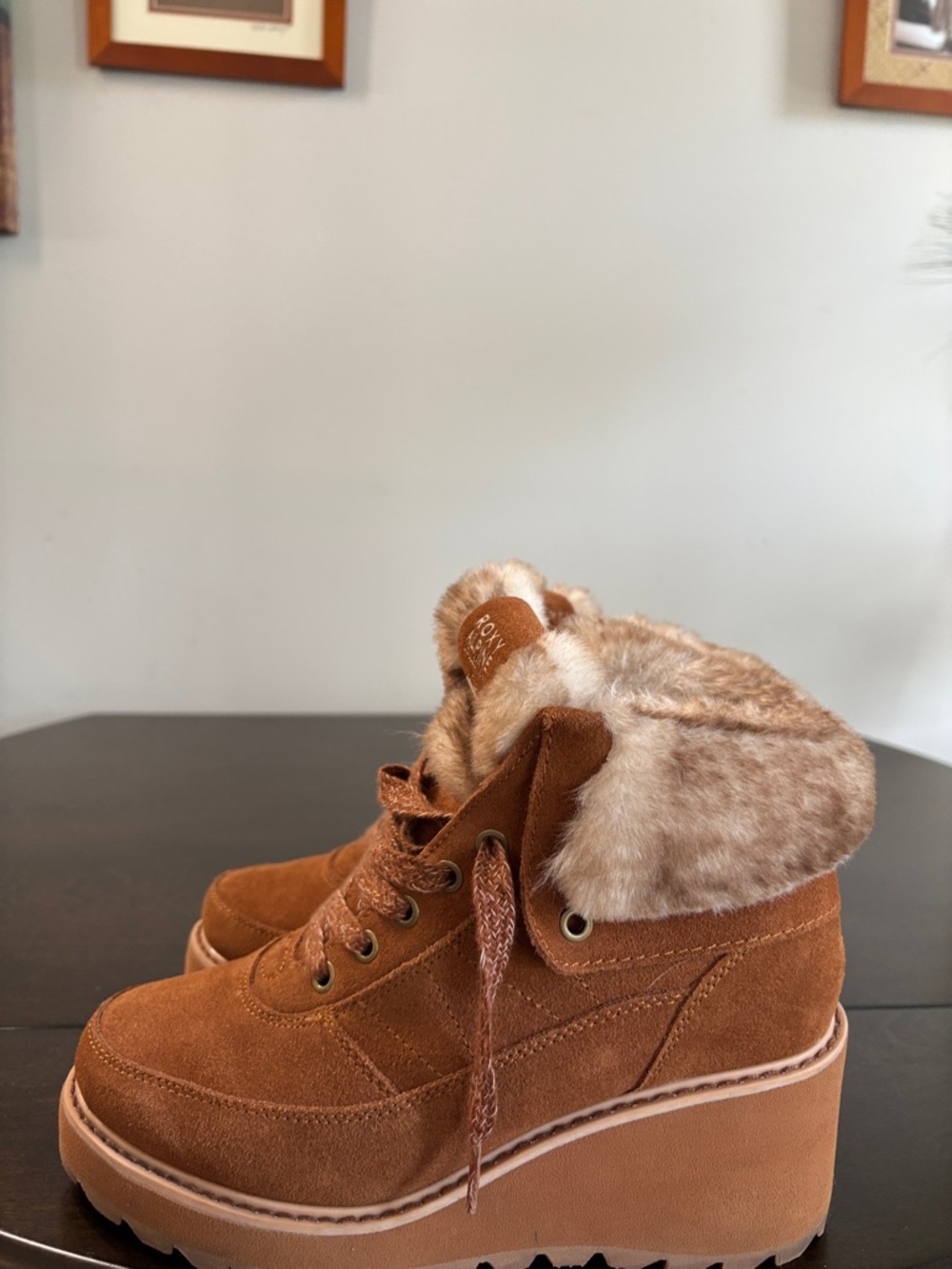 Roxy Lace-Up Alpine Boots in Tan and Cream Size 7.5 - Picture 6 of 10
